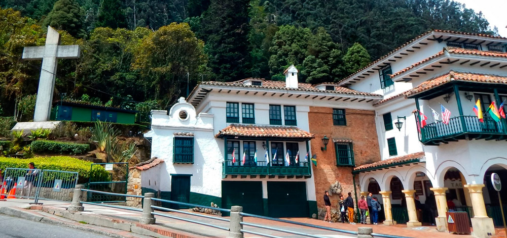 How to get to the Monserrate hill